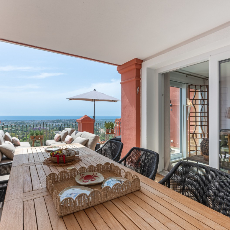 Exclusive Duplex Reformed with Panoramic Sea Views in La Quinta, Benahavís