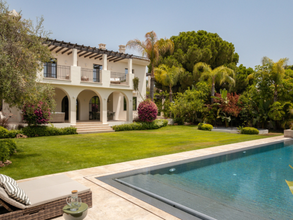 LA SERENA-Exklusive beach side villa in San Pedro