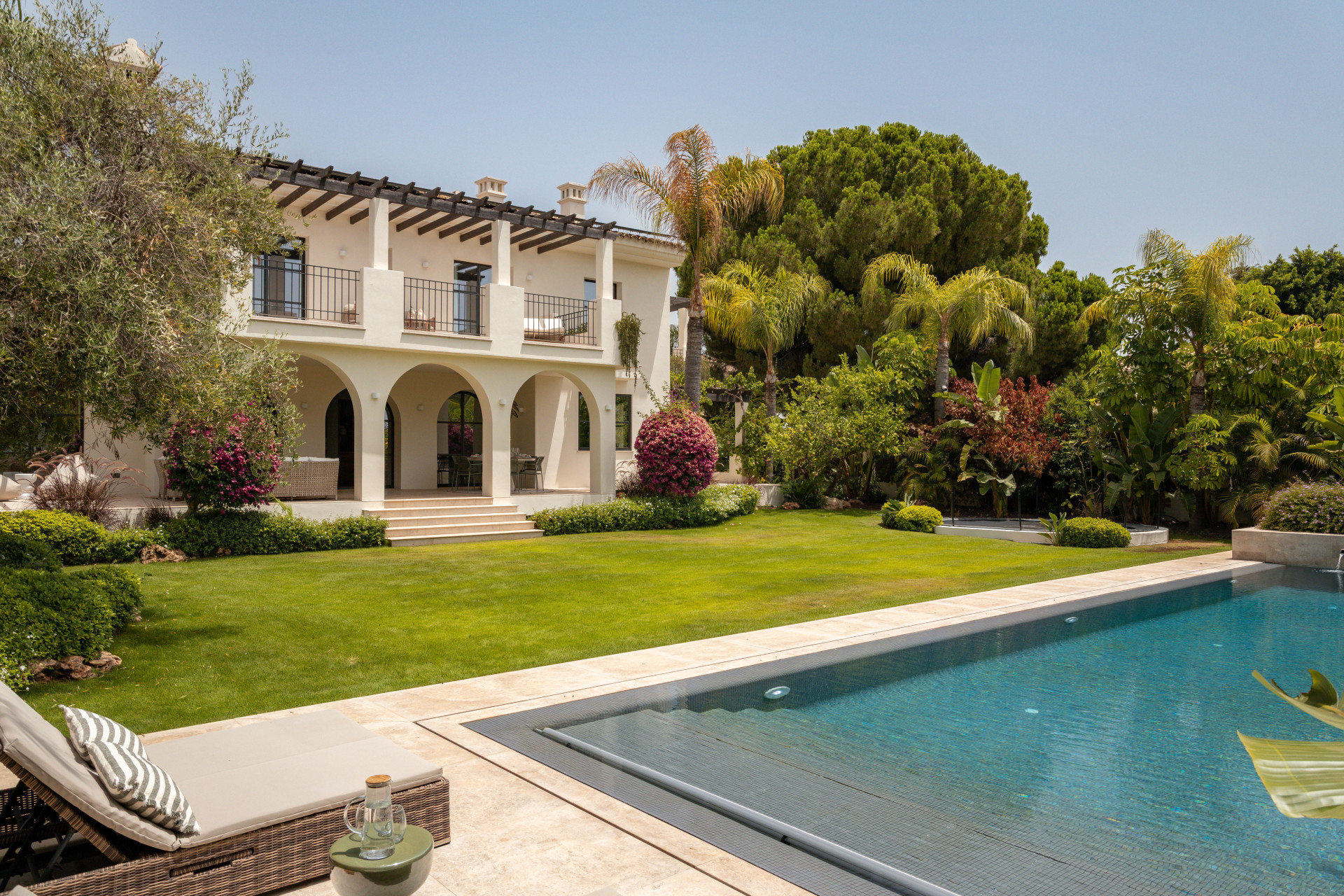 LA SERENA-Exklusive beach side villa in San Pedro