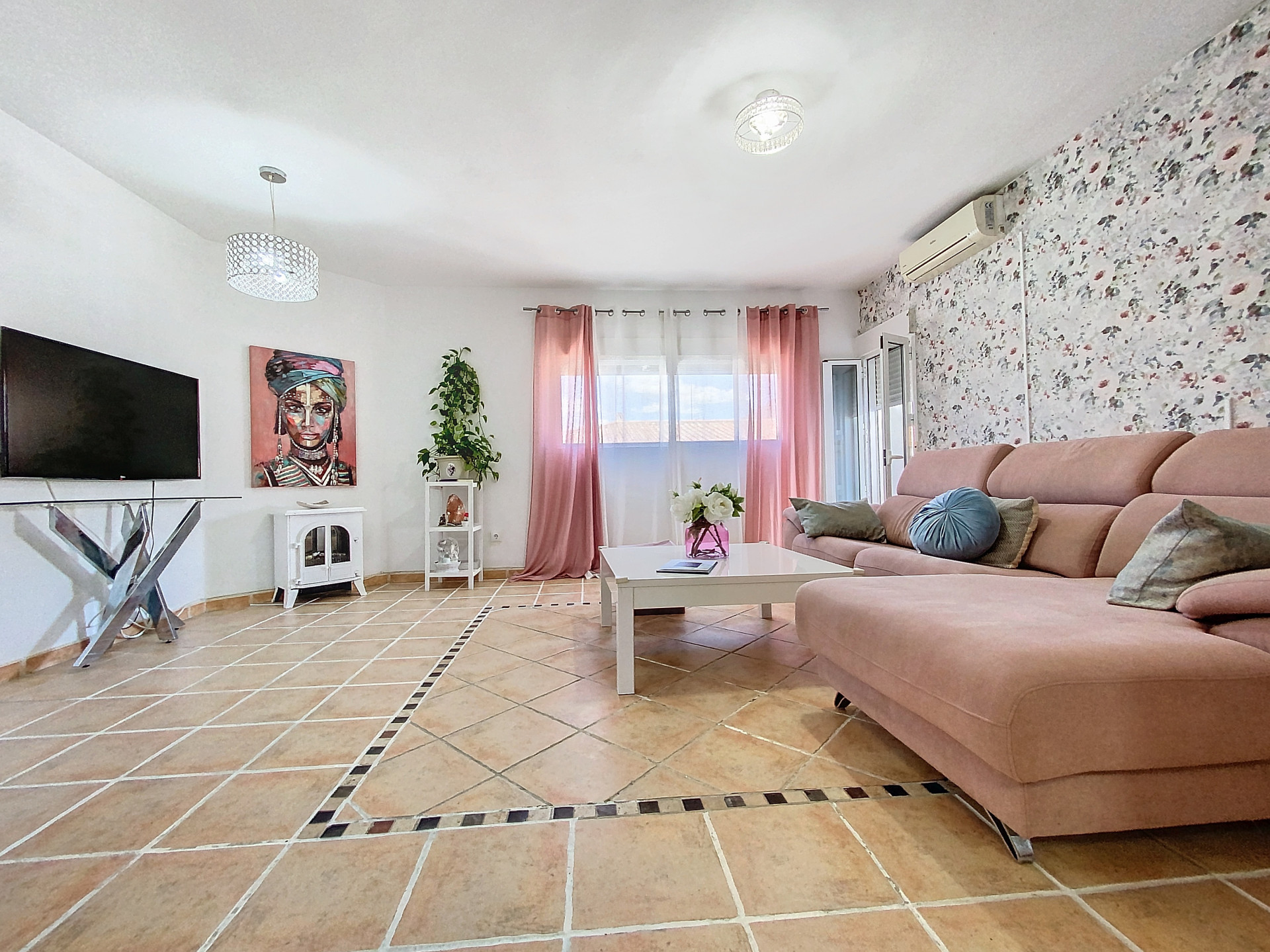 FANTASTIC 3 BEDROOM APARTMENT IN THE CENTER OF ESTEPONA