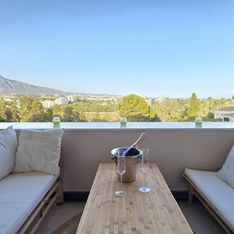 Frontline golf apartment with panoramic views
