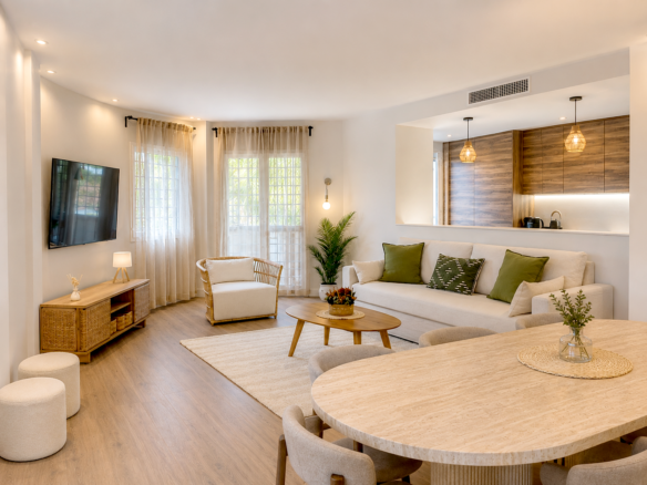 Fully Renovated and Furnished 3-Bedroom Apartment – Puerto de Estepona