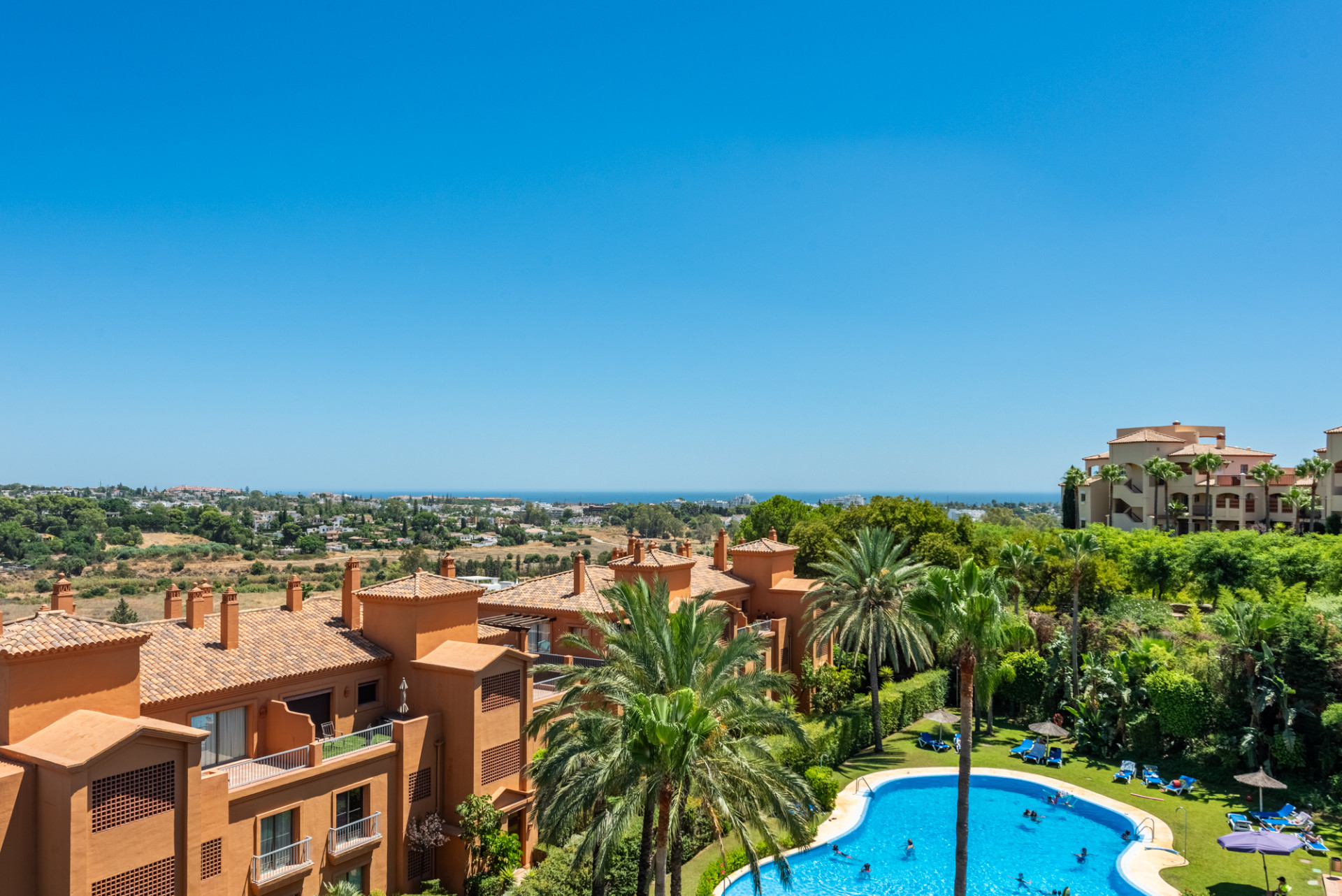 Luxurioses Penthouse auf einer Ebene mit unvergleichlichem Panoramablick auf das Meer und die Kuste