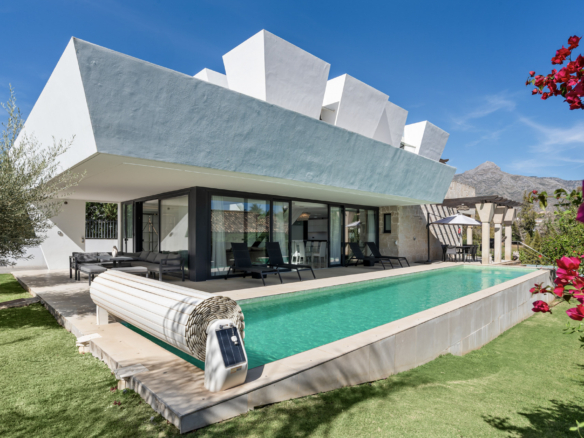 Luxury 5-Bedroom Villa in La Cerquilla, Nueva Andalucía with Golf Views