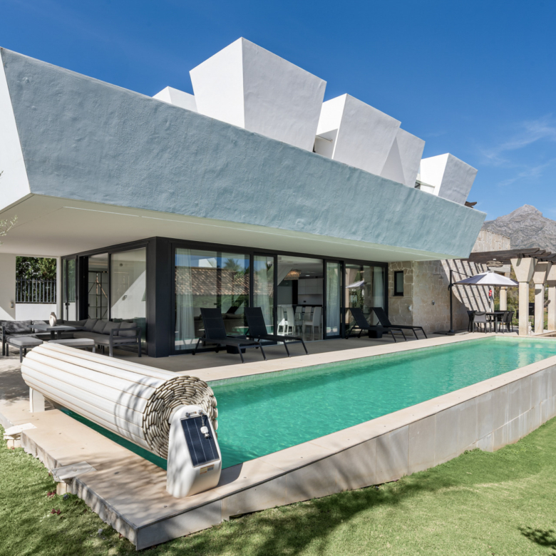 Luxury 5-Bedroom Villa in La Cerquilla, Nueva Andalucía with Golf Views