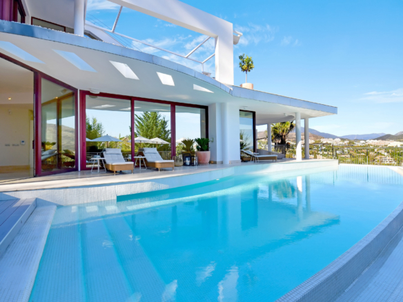 Luxury 7-Bedroom Villa in Nueva Andalucía with Panoramic Sea Views