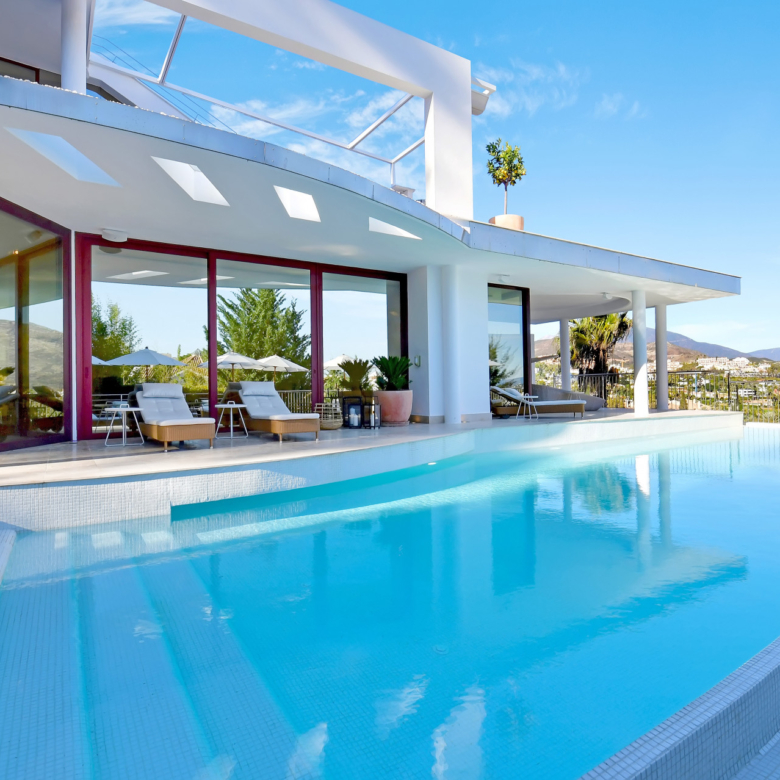Luxury 7-Bedroom Villa in Nueva Andalucía with Panoramic Sea Views