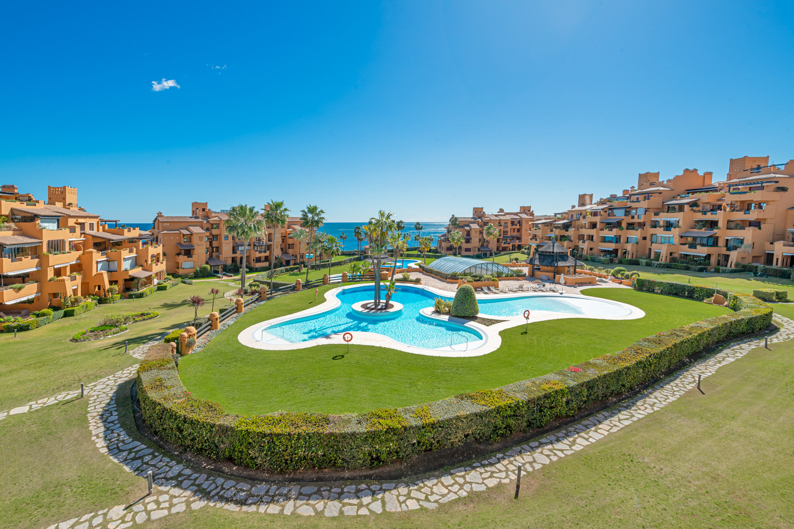 Luxury Renovated Beachfront Apartment – Los Granados del Mar, Estepona