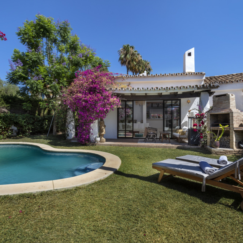 Modern Andalusian family villa in excellent location