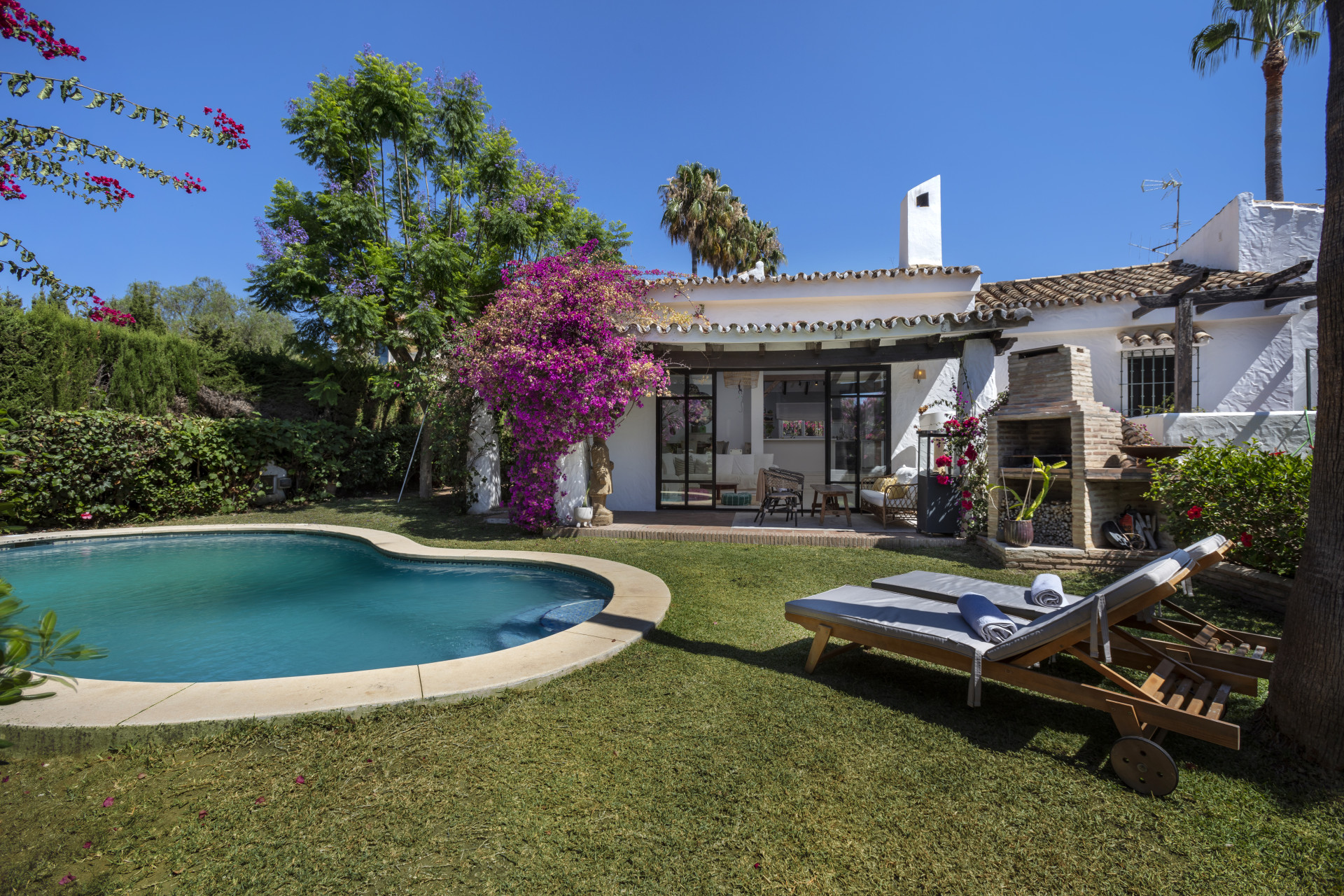Modern Andalusian family villa in excellent location