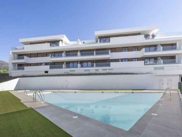 Moderne Drei-Zimmer-Wohnung in Estepona mit Panoramablick