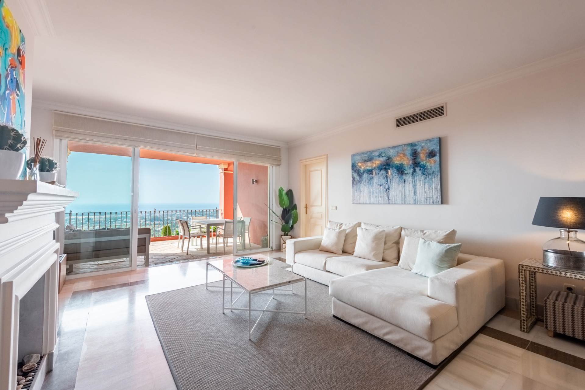 Panoramablick auf das Meer & hervorragendes Potenzial – Großzügiges Apartment in Monte Halcones zu einem Verkaufspreis