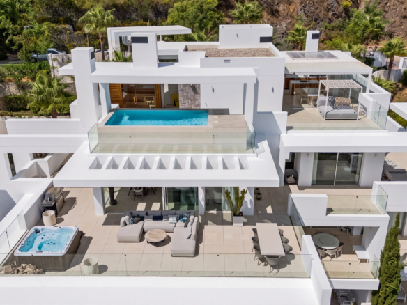 Panoramisk Penthouse Med Stor Terrasse Og Havudsigt Til Salg I Palo Alto, Marbella
