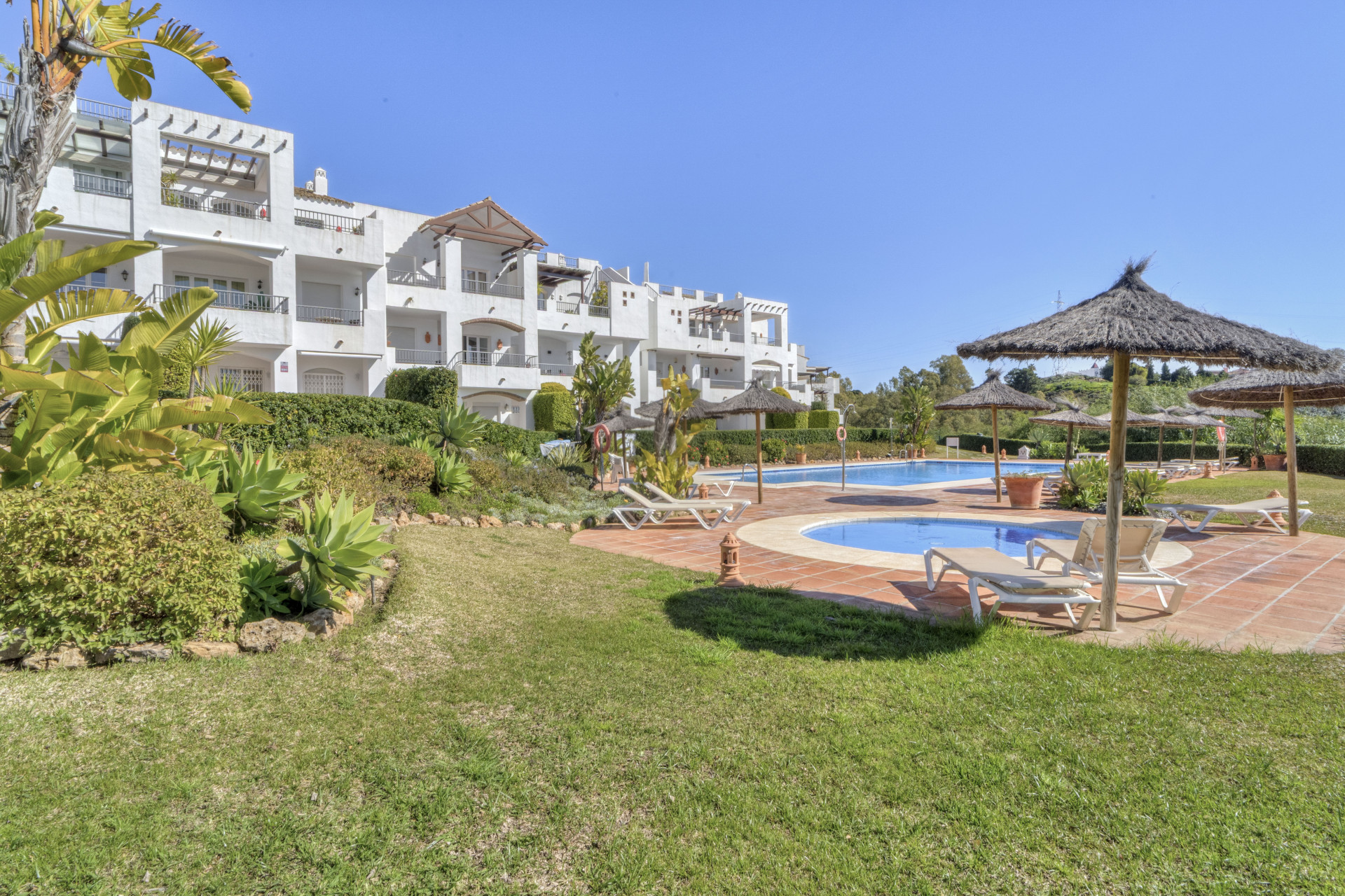 Prächtige Wohnung in Los Arqueros - Benahavis