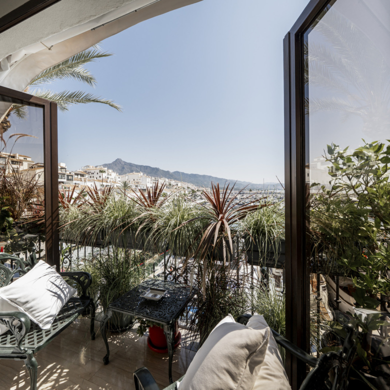 Prestigeträchtiges Wohnen und Investitionsmöglichkeit im Herzen von Puerto Banús