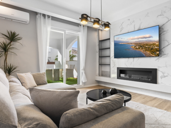 Renovated 3-Bedroom Apartment in Aloha Royal, Nueva Andalucía with Mountain Views