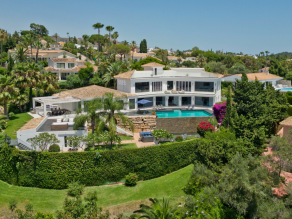 Rent-To-Buy Villa in Hacienda Las Chapas, Marbella East
