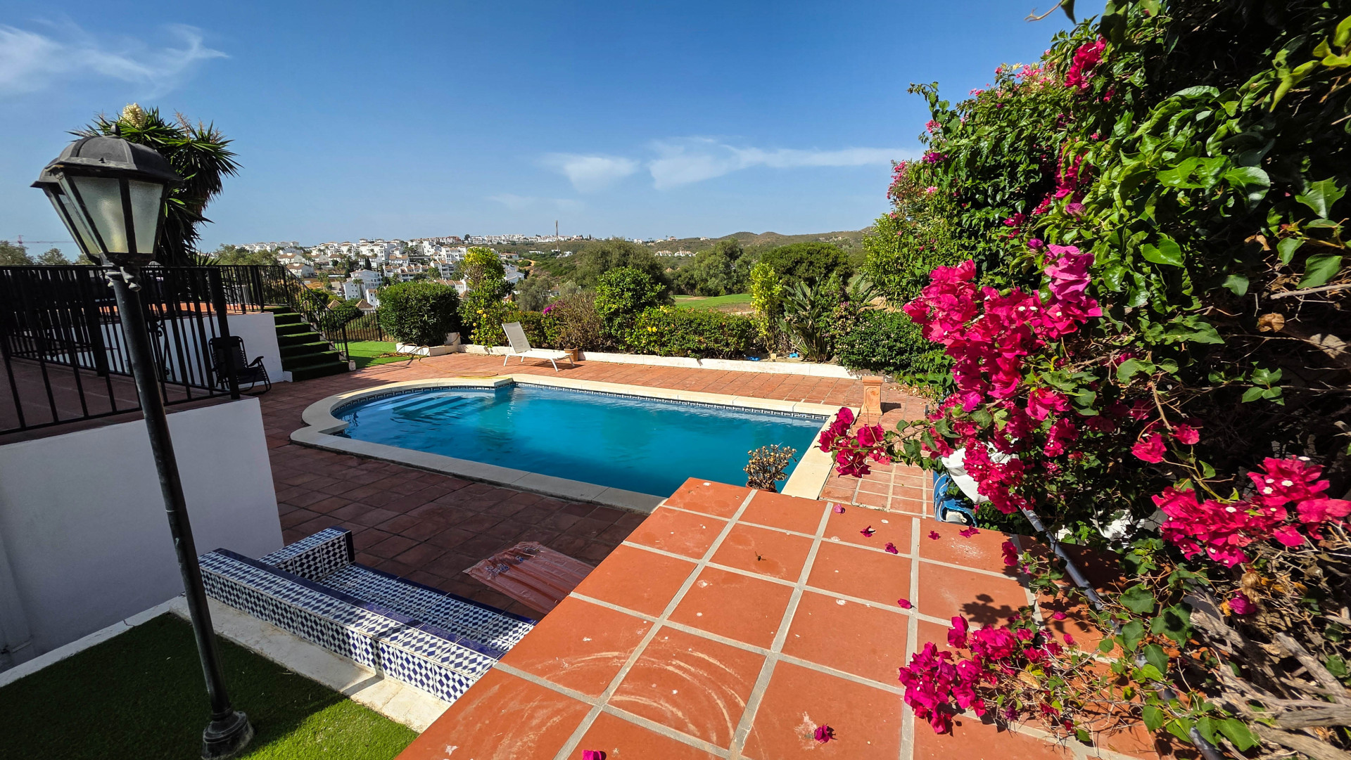 Solarbetriebene Sonne – wo nachhaltiges Wohnen auf den Stil der Costa del Sol trifft