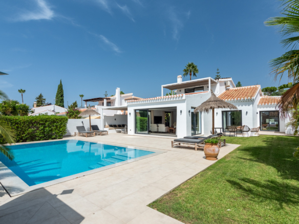 Stilvolle renovierte Villa mit zeitgenössischem Design im Herzen von Elviria