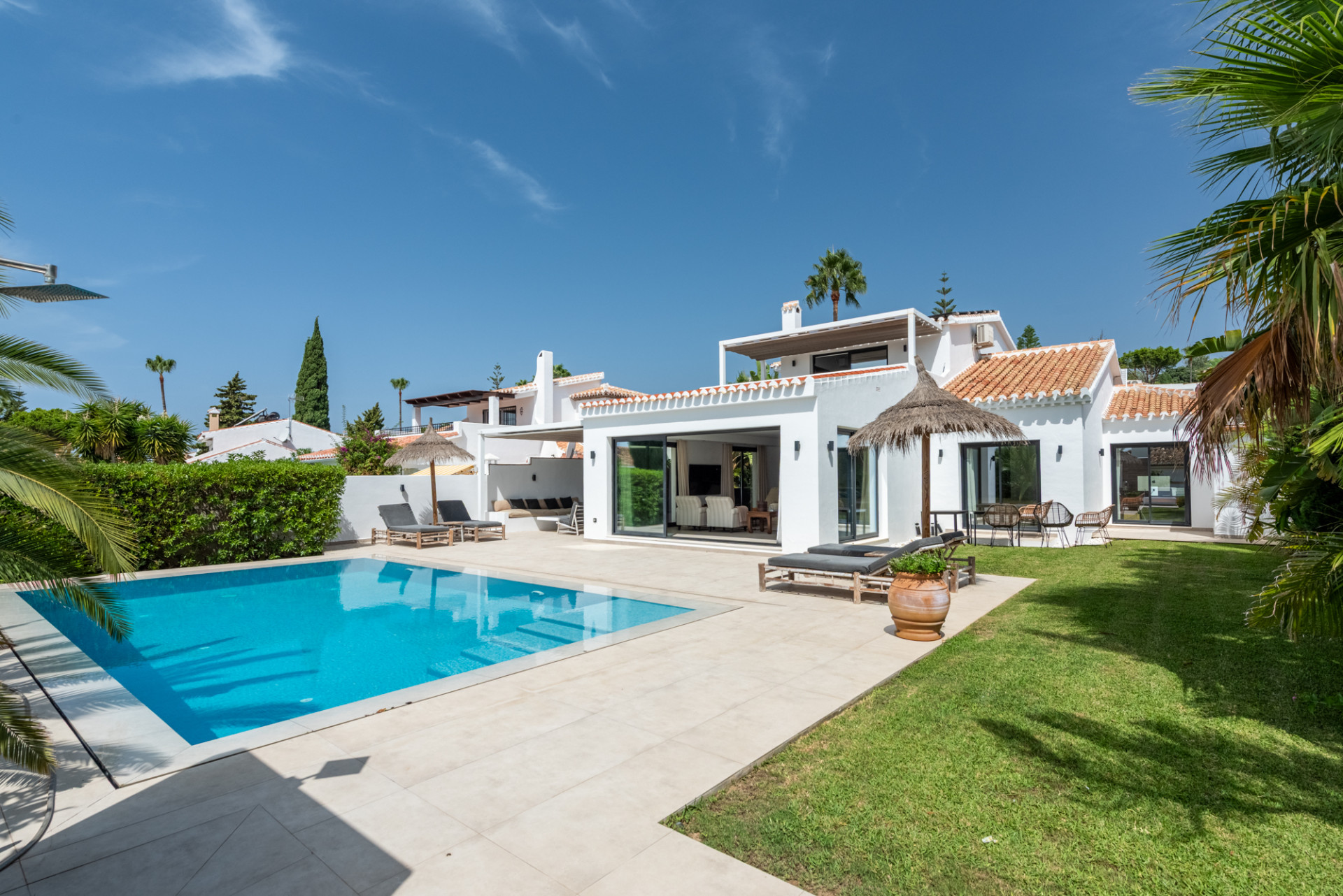 Stilvolle renovierte Villa mit zeitgenössischem Design im Herzen von Elviria