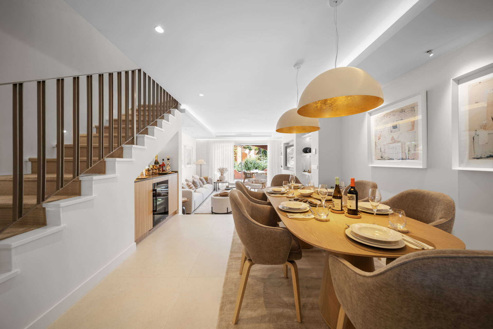 Turnkey Luxus 3-Schlafzimmer-Stadthaus in El Palmeral, Nueva Andalucia