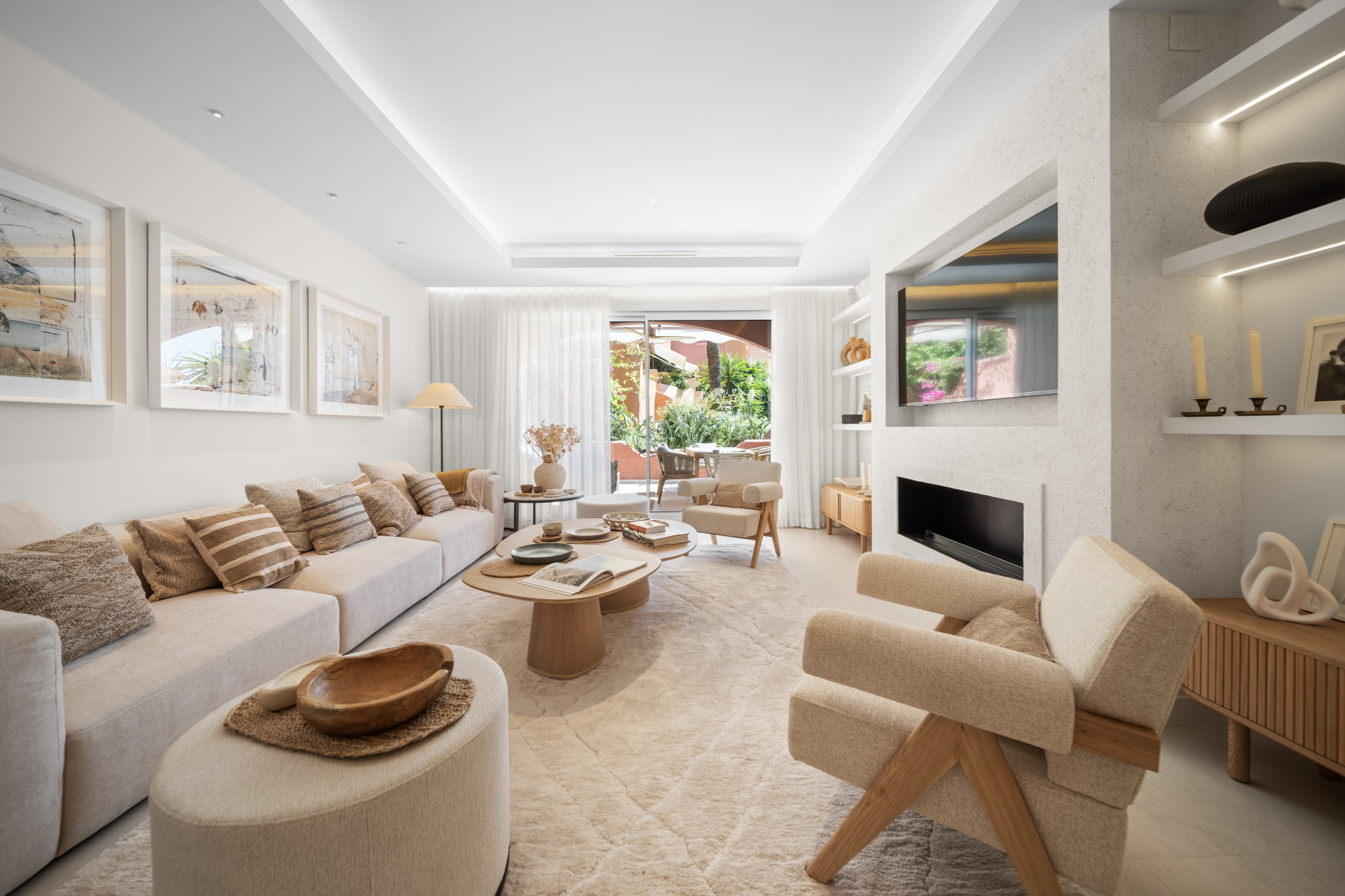 Turnkey Luxus 3-Schlafzimmer-Stadthaus in El Palmeral, Nueva Andalucia