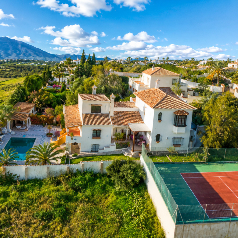 Unique Investment Opportunity in Estepona: Luxury Villa Near the Beach