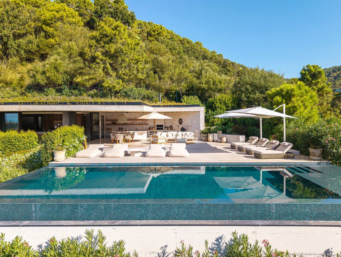 Villa Gaia - Architecture in conversation with the landscape