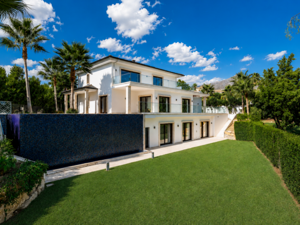 Villa Maria - An Extraordinary Frontline Golf Estate