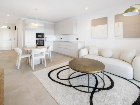 Vollständig Renovierte Drei-Zimmer-Wohnung im Herzen von Nueva Andalucía, Aloha