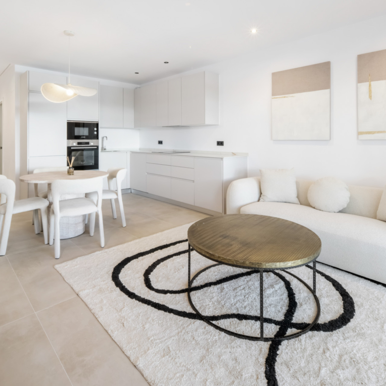 Vollständig Renovierte Drei-Zimmer-Wohnung im Herzen von Nueva Andalucía, Aloha
