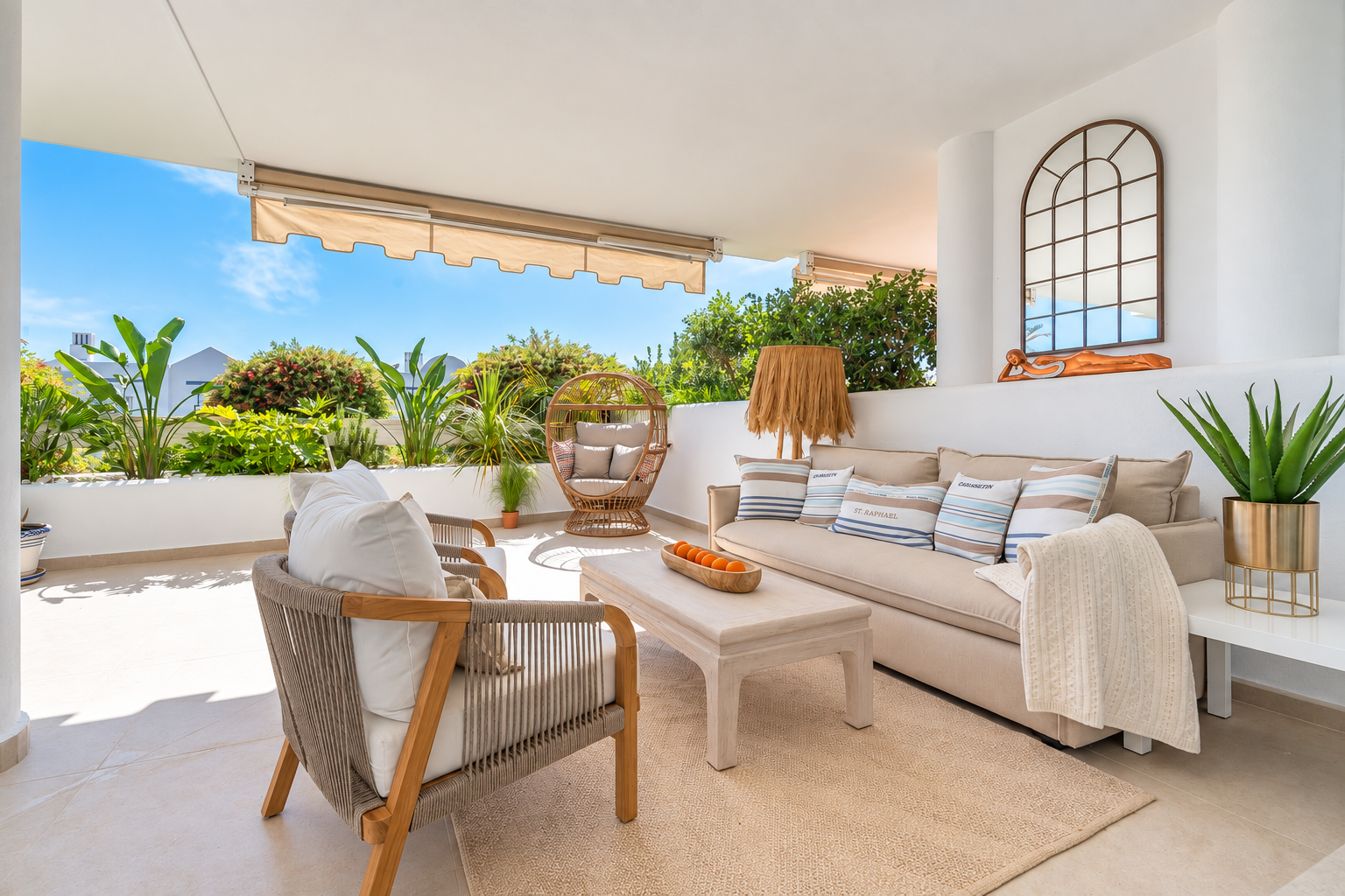 ALOHA MIRASIERRA — Moderne elegance og private terrasser i Nueva Andalusien