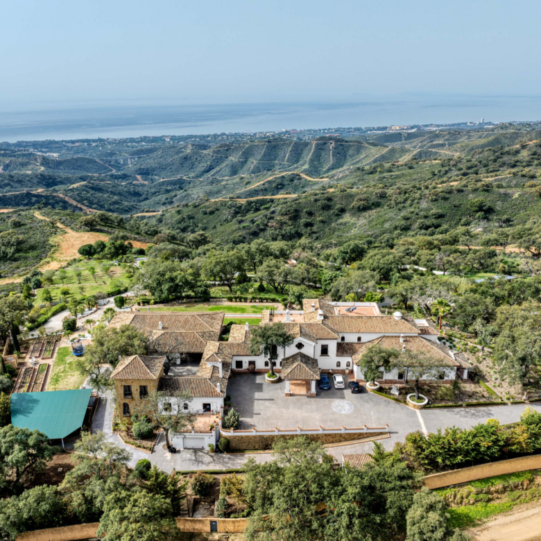 Astonishing country estate with sea views in La Mairena