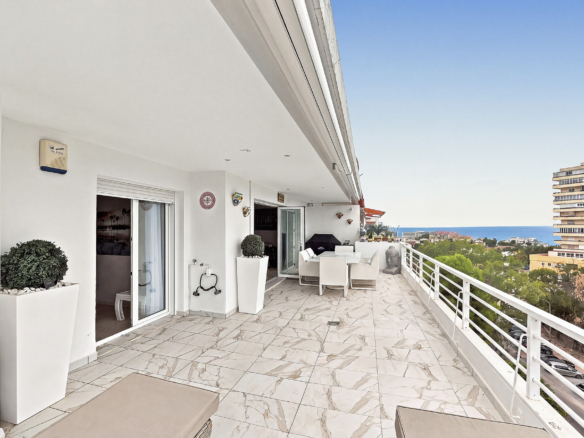 Beautiful 3-Bedroom Top Floor Apartment with Golf, Sea & Mountain Views – Golf Resort Torrequebrada