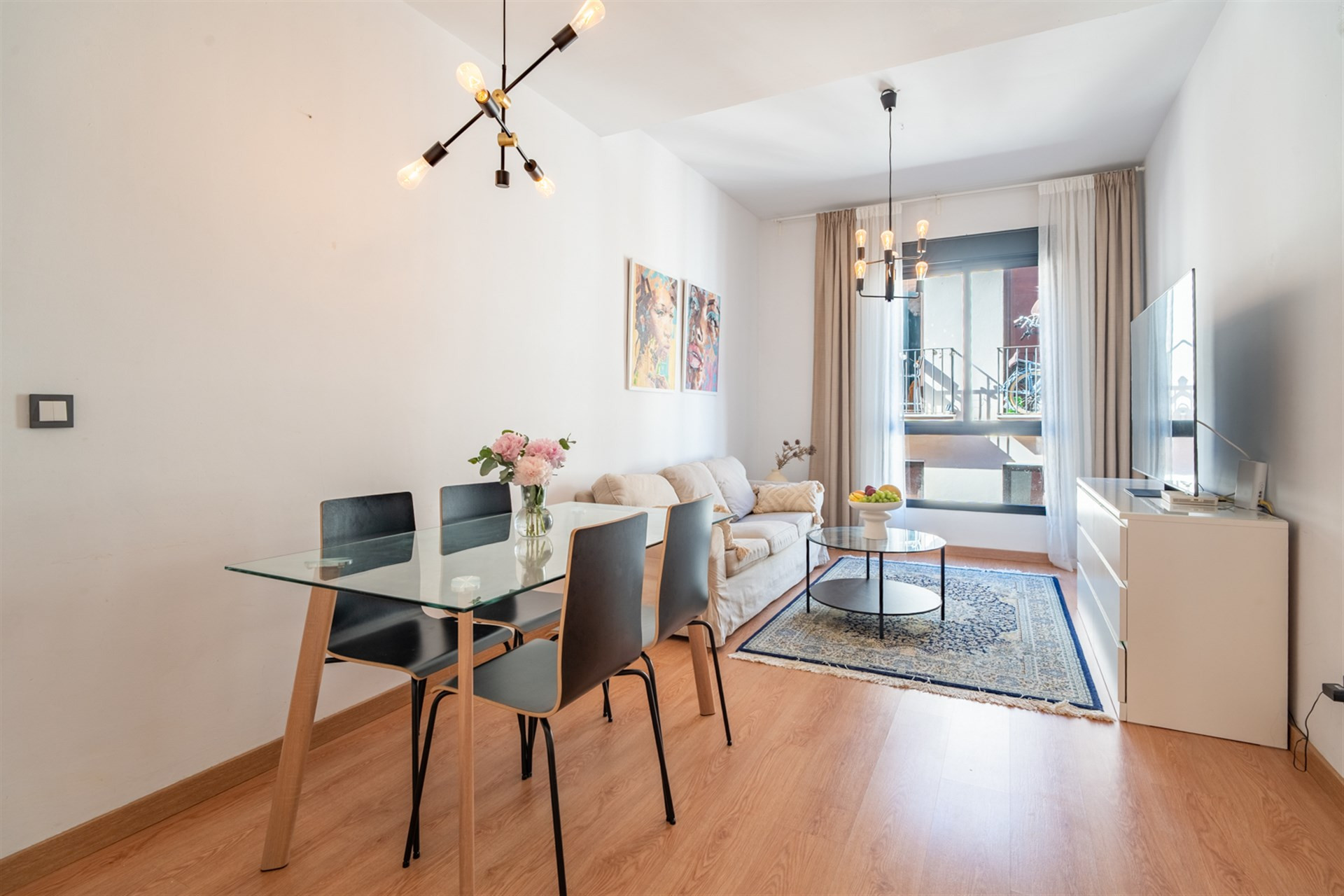 Bright and spacious 3-bedroom apartment with communal pool