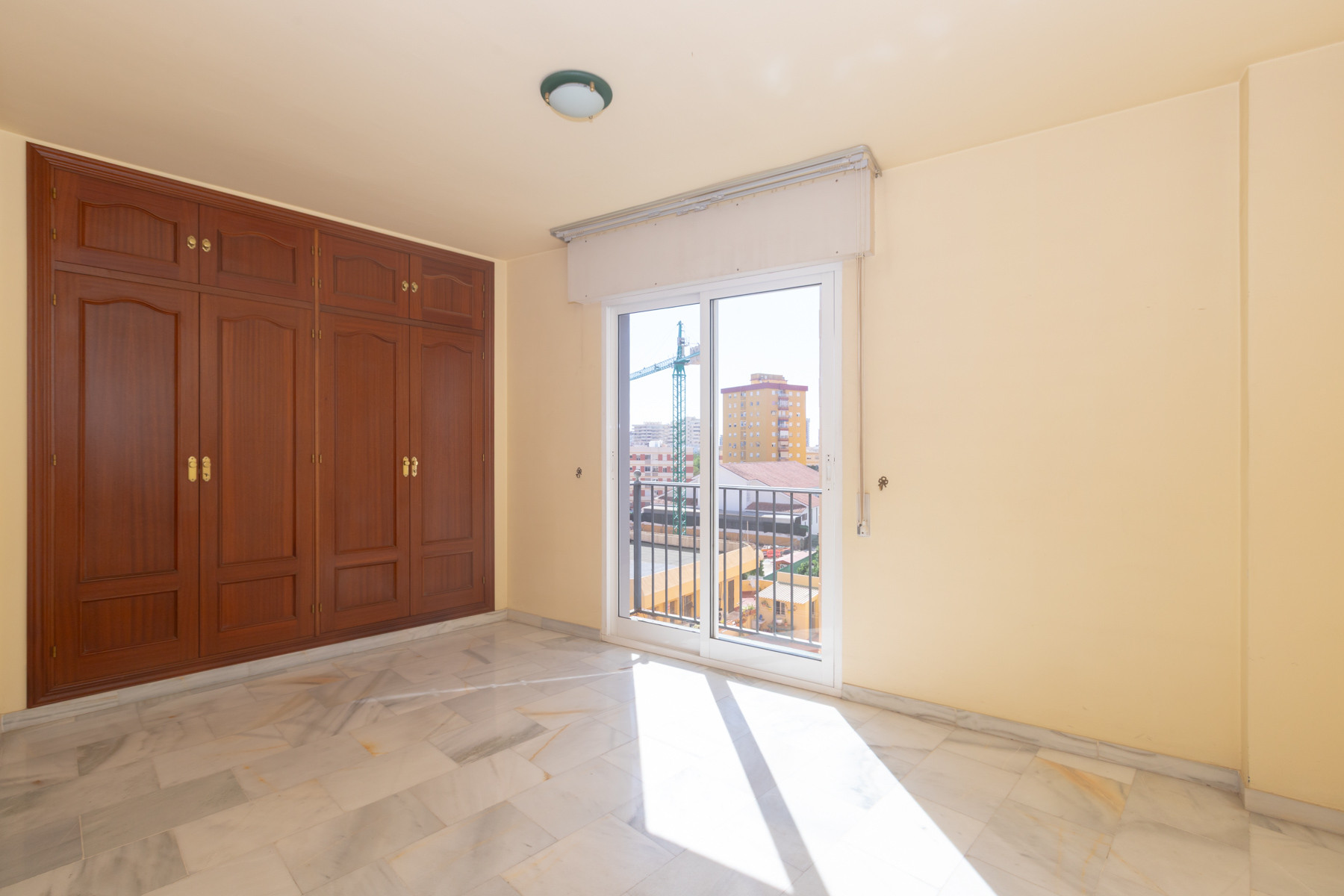 Bright, south-facing 90 m² exterior apartment in Fuengirola
