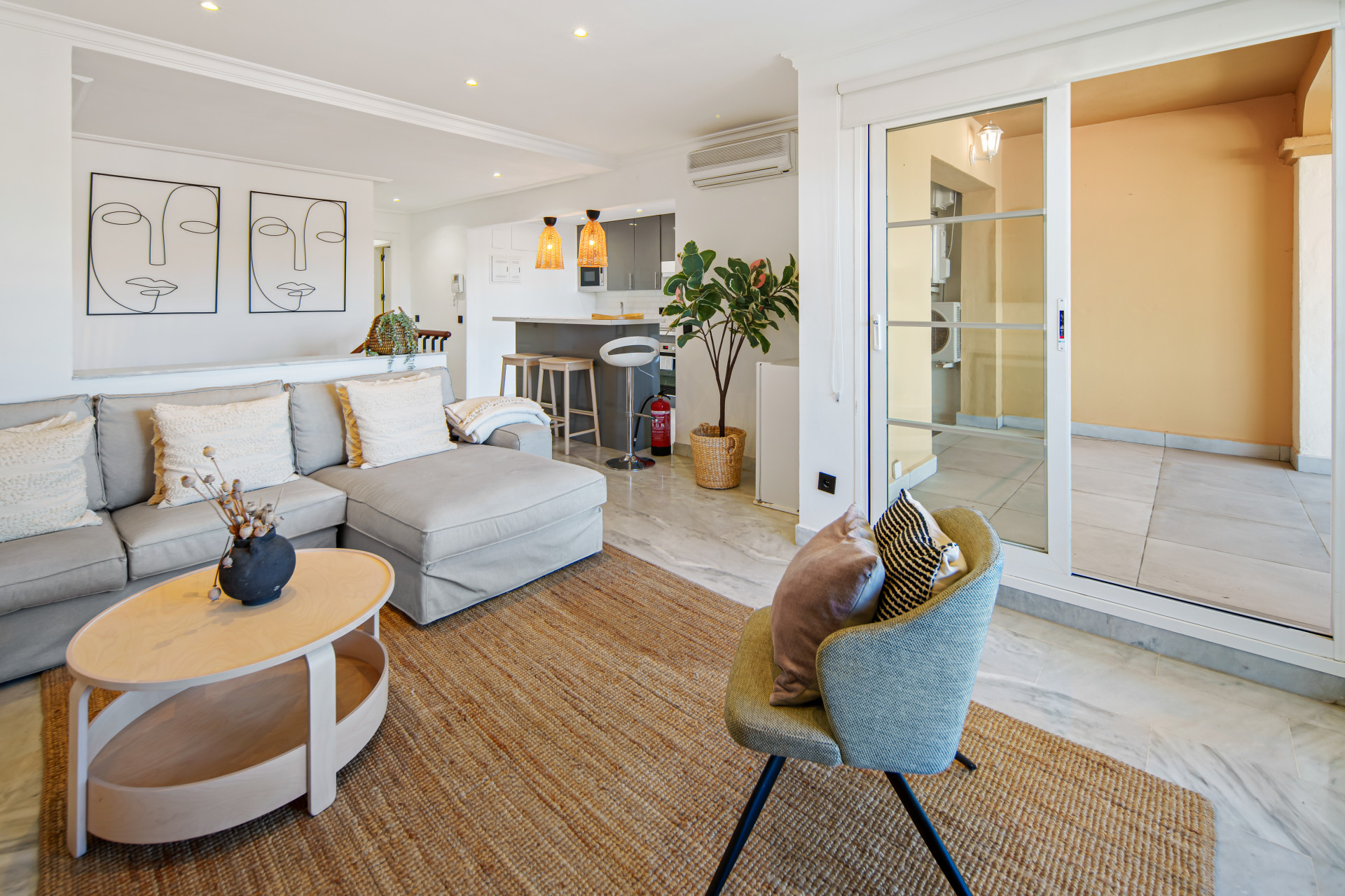 Charmantes 2-Schlafzimmer-Duplex nahe Puerto Banús – Terrasse, Meerblick & Vermietungslizenz