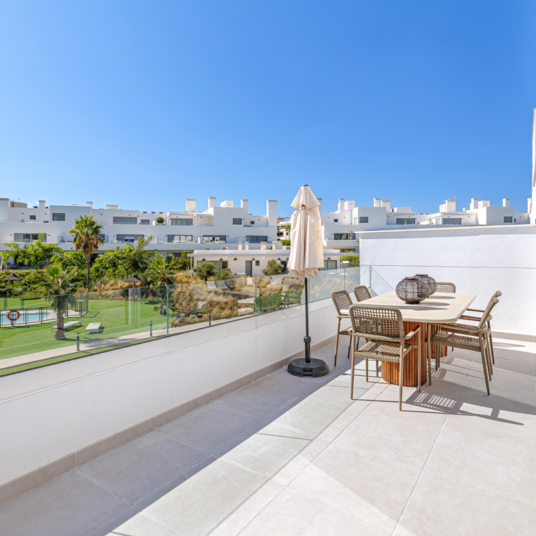 Contemporary Apartment in Acqua Gardens, Cancelada