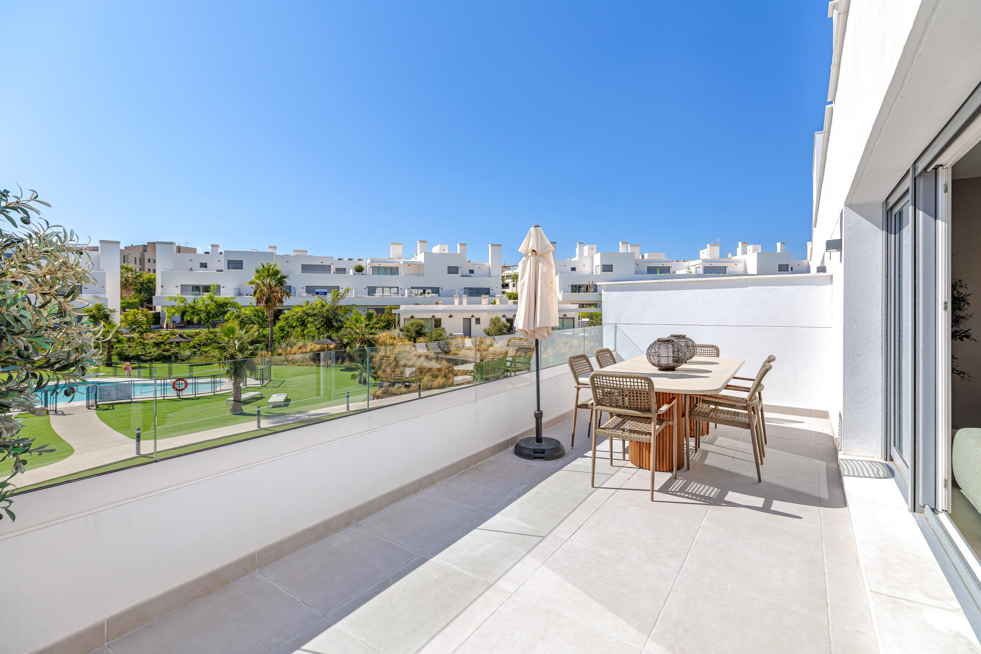 Contemporary Apartment in Acqua Gardens, Cancelada