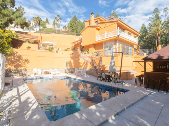 Detached villa in El Atabal with sea views