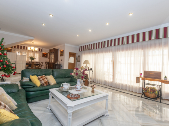 Detached villa in El Atabal with sea views