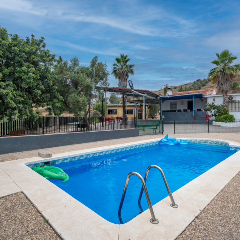 Discover this magnificent property located in a privileged setting, surrounded by nature, peace, and absolute privacy, just a few minutes from Santa Rosalía - Maqueda.