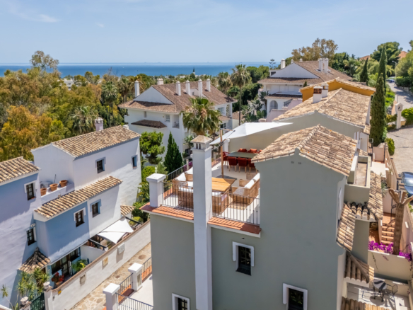 Elegant Beachside Townhouse on Marbella’s Golden Mile