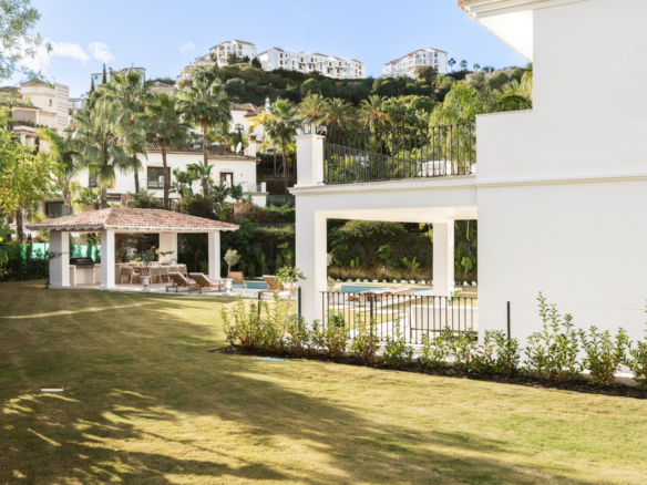 Elegant Contemporary Villa in Los Arqueros, Benahavís