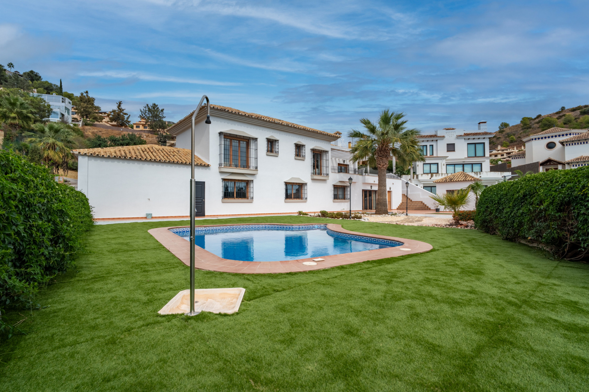 Exclusive Villa in Pinares de San Antón with Panoramic views of the Sea.