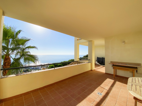 FIRST FLOOR APARTMENT WITH PANORAMIC VIEWS IN MANILVA! Great Opportunity on the COSTA DEL SOL!