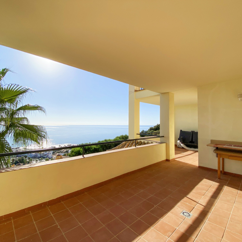 FIRST FLOOR APARTMENT WITH PANORAMIC VIEWS IN MANILVA! Great Opportunity on the COSTA DEL SOL!