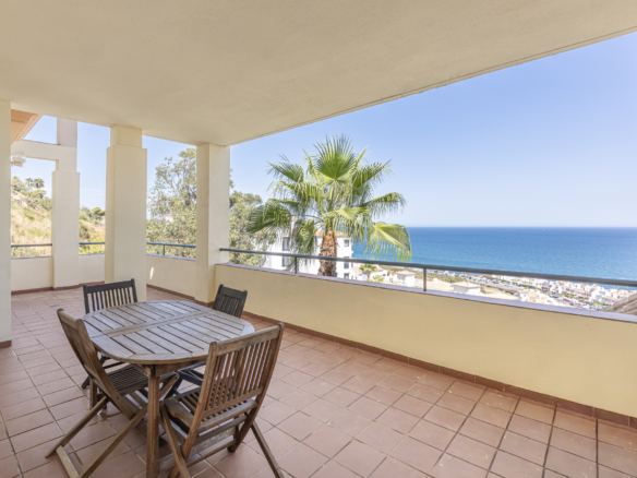 FIRST FLOOR APARTMENT WITH PANORAMIC VIEWS IN MANILVA! Great Opportunity on the COSTA DEL SOL!