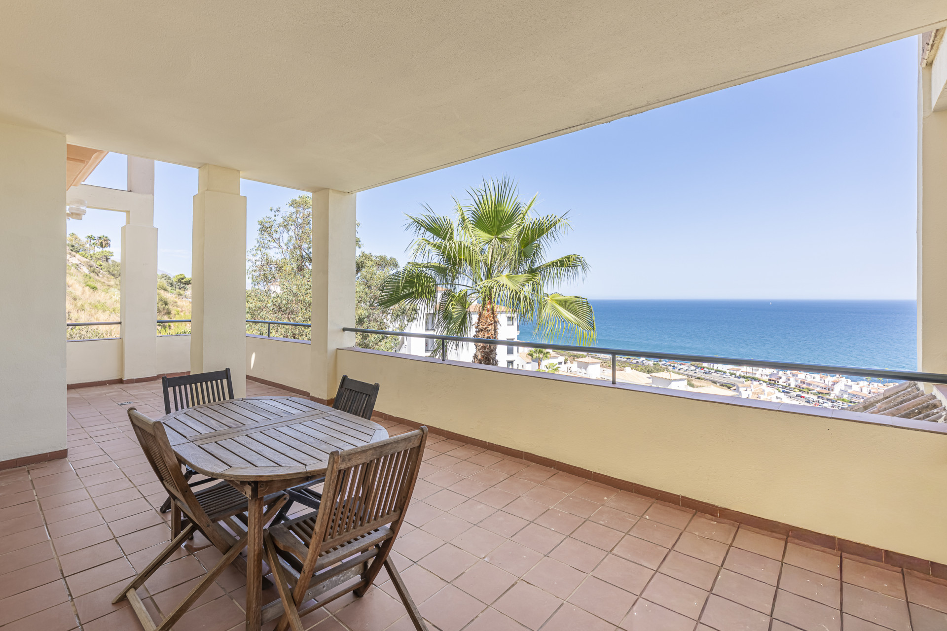 FIRST FLOOR APARTMENT WITH PANORAMIC VIEWS IN MANILVA Great Opportunity on the COSTA DEL SOL