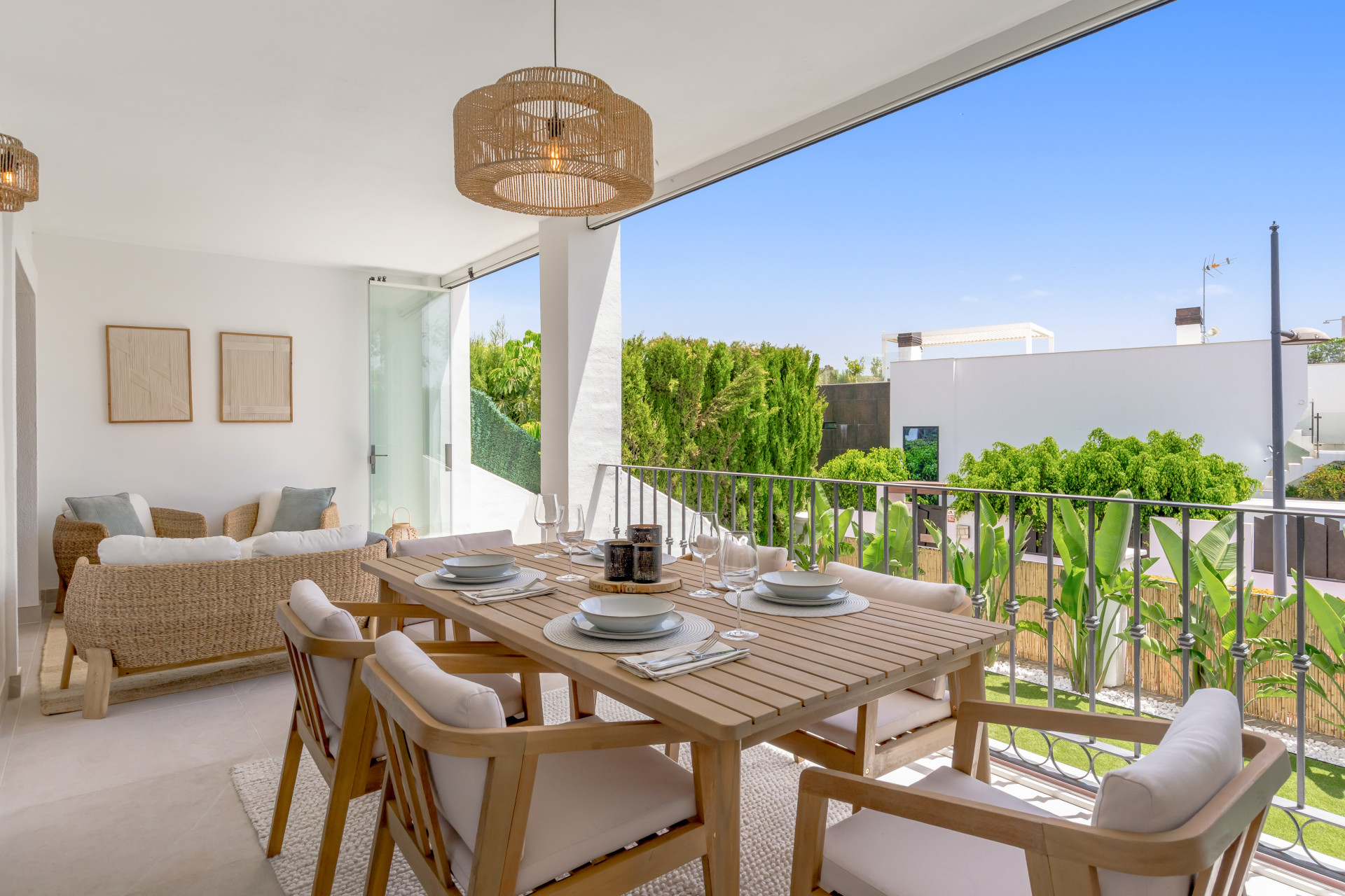 Fully renovated 4 bedroom townhouse in Montevideo Hills next to El Campanario